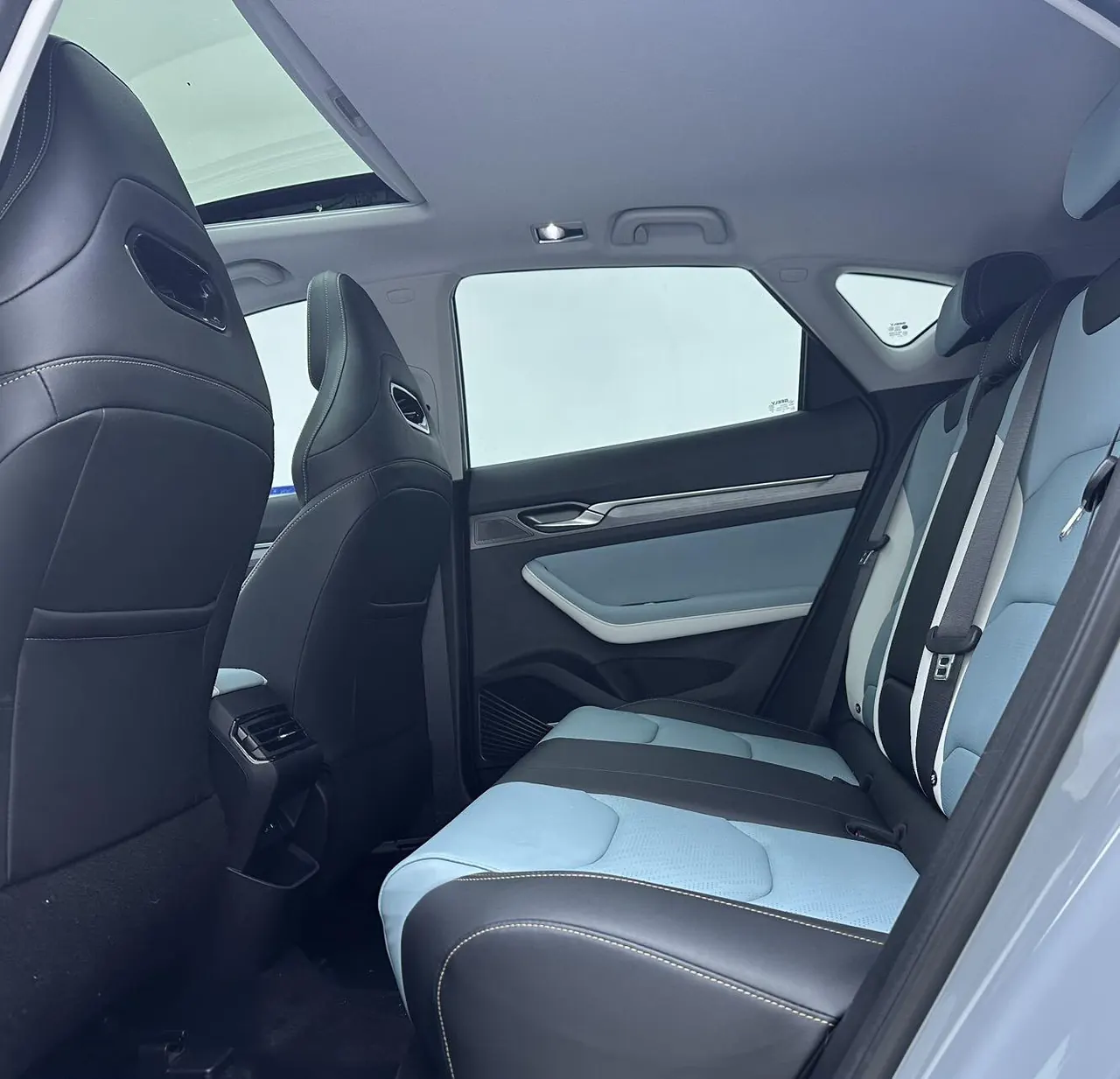 Geely 2022 Emgrand S 1.4T Stepless Crossover Player Edition Automatic Gear 8