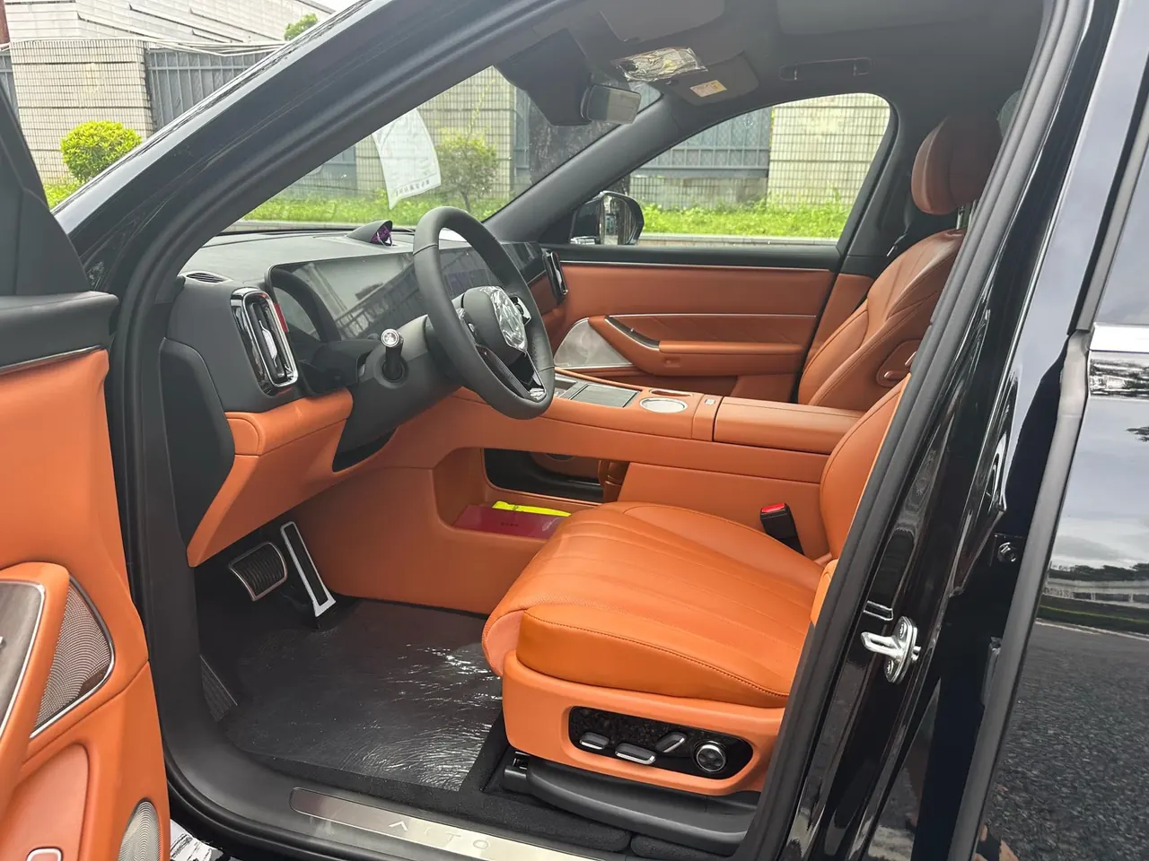 AITO 2025 AITO M8 Max Edition 53.4kWh 6-seat Edition (896-line laser Radar) Automatic Gear 4