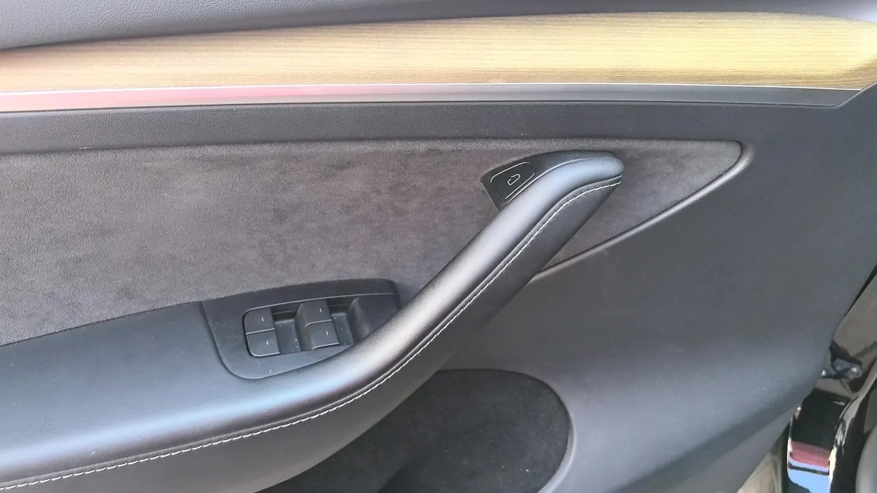 Tesla 2022 Model Y rear-wheel drive version (facelift) automatic gear 11