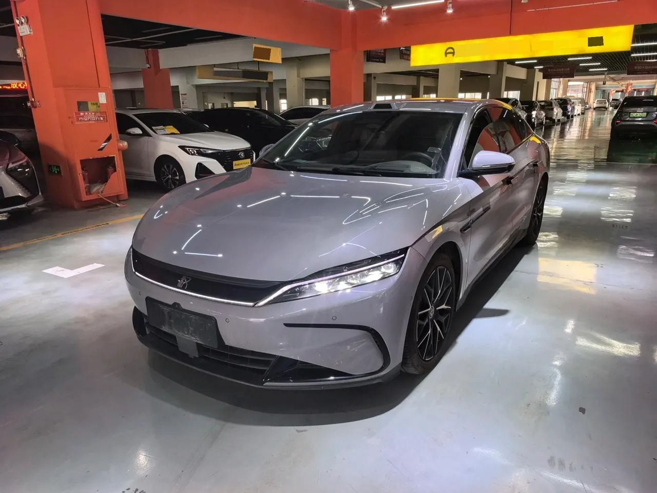 Открыть галерею: BYD 2025 Han DM-i 1.5T stepless smart driving version 125KM laser Radar flagship automatic gear
