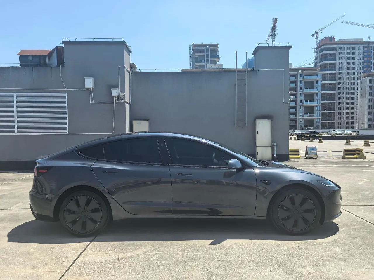 Tesla 2025 Model 3 rear-wheel drive version of automatic transmission 3