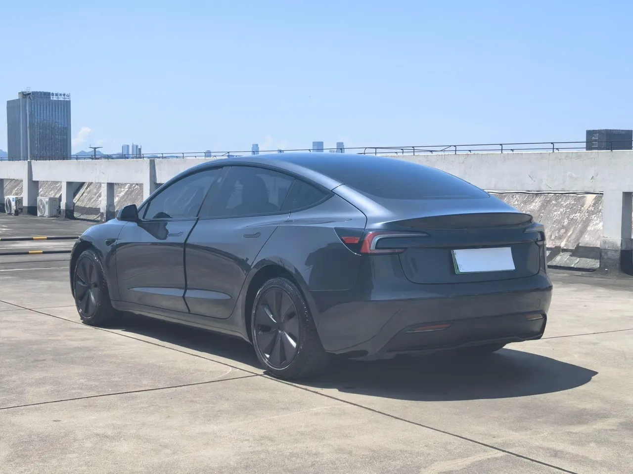Tesla 2025 Model 3 rear-wheel drive version of automatic transmission 4