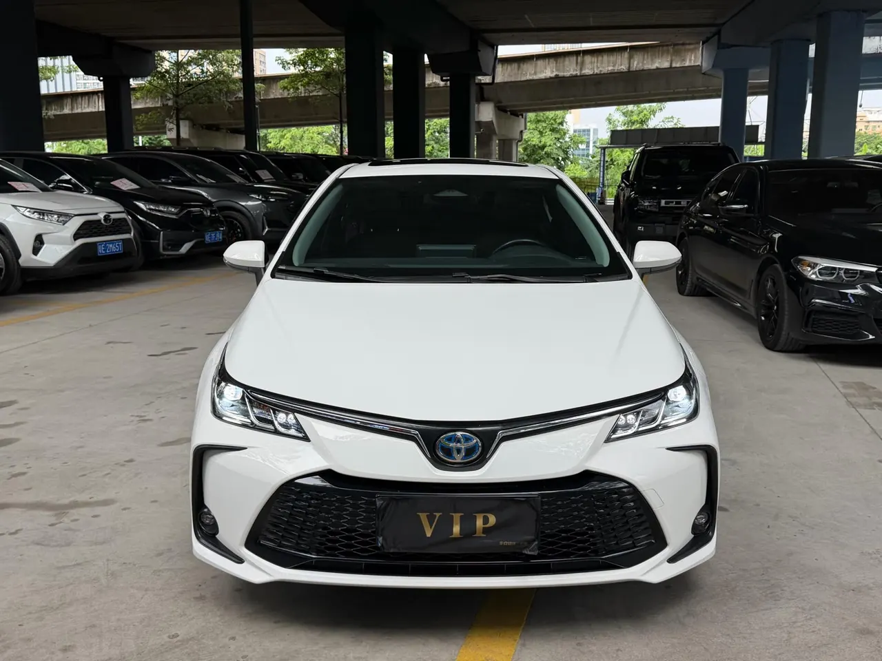 Toyota 2023 Corolla Double Engine 1.8 Stepless Intelligent Electric Hybrid Elite Automatic Gear 2