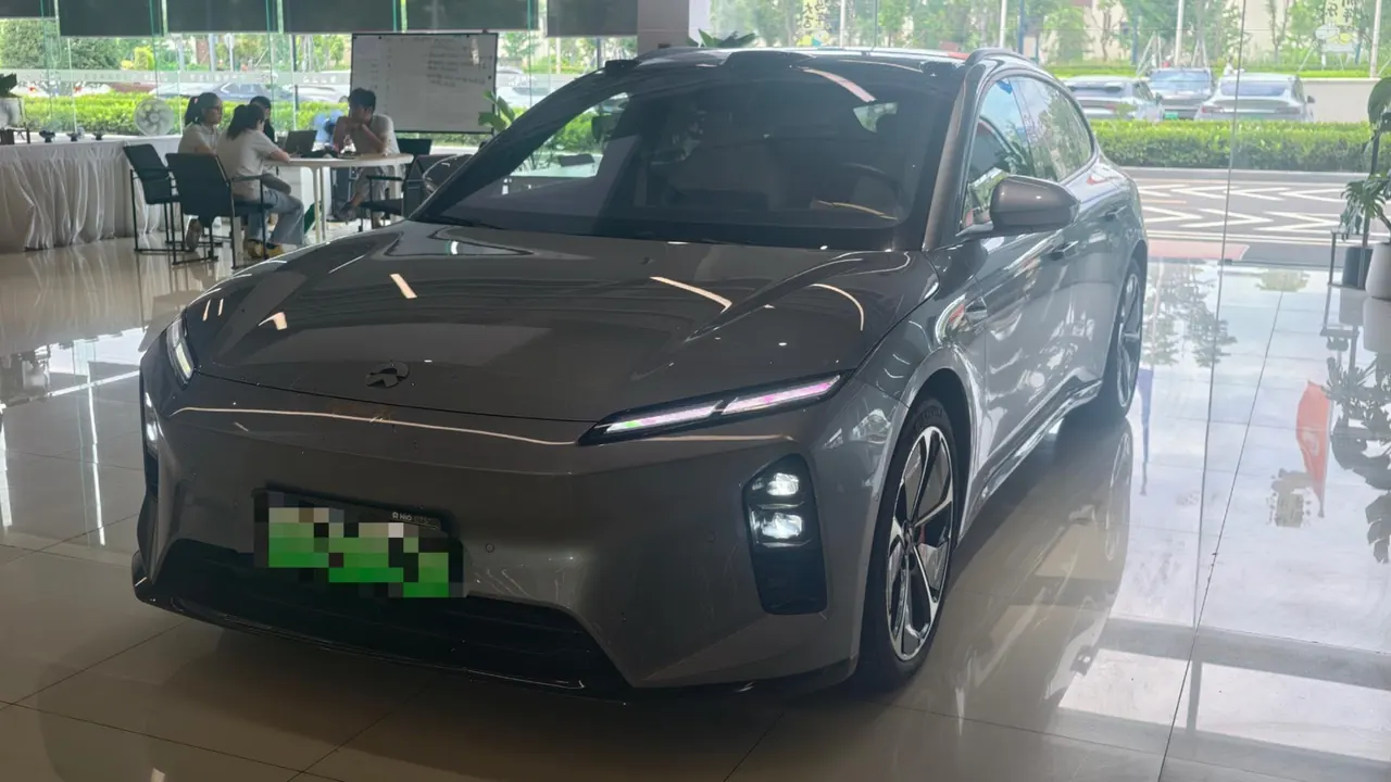 Open image lightbox: NIO 2025 ET5T 75kWh Touring automatic
