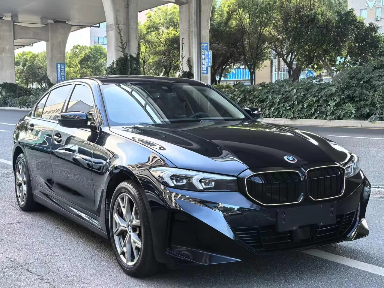 BMW 2025 i3 eDrive 35 L automatic gear 3