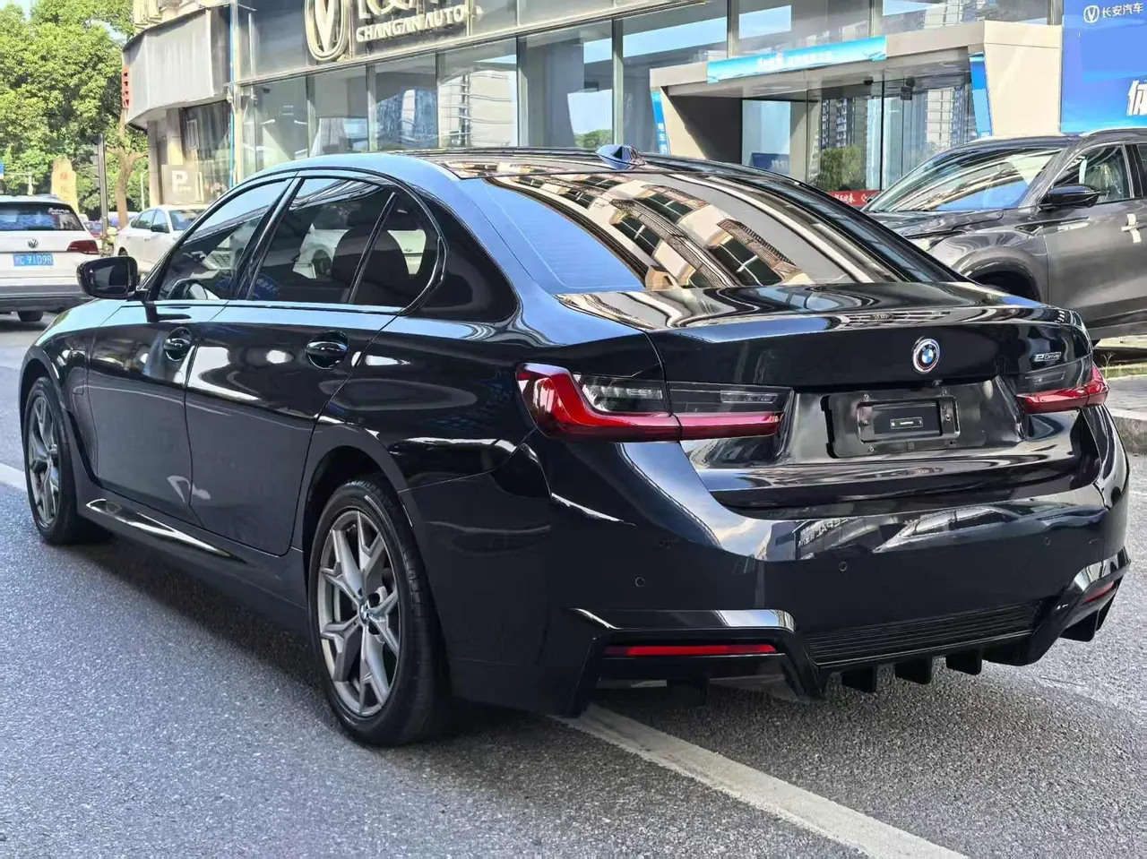 BMW 2025 i3 eDrive 35 L automatic gear 5