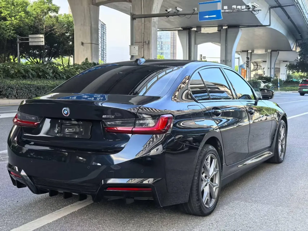 BMW 2025 i3 eDrive 35 L automatic gear 6