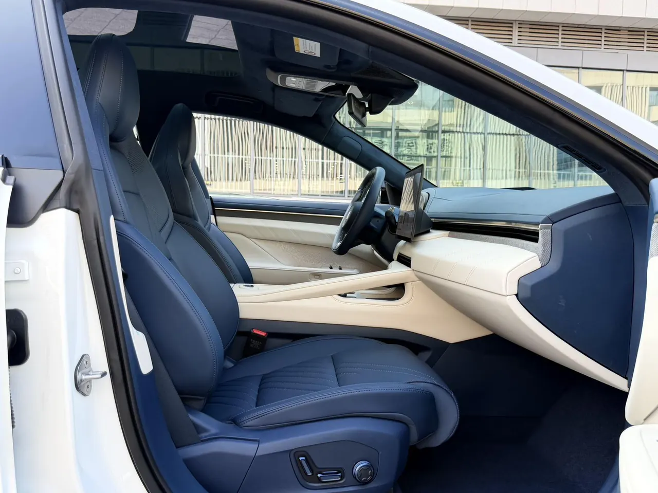 Zeekr 2025 Zeekr 001 YOU version 100kWh four-wheel drive automatic gear 7