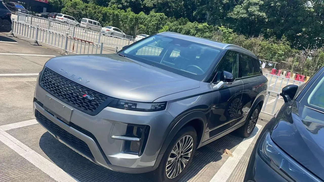 Открыть галерею: Chery 2025 Ruihu 7 C- DM 1.5T 120KM automatic gear