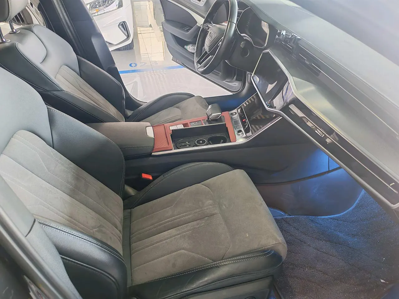 Audi 2023 A6L 2.0TFSI 40TFSI Deluxe Dynamic Automatic 10