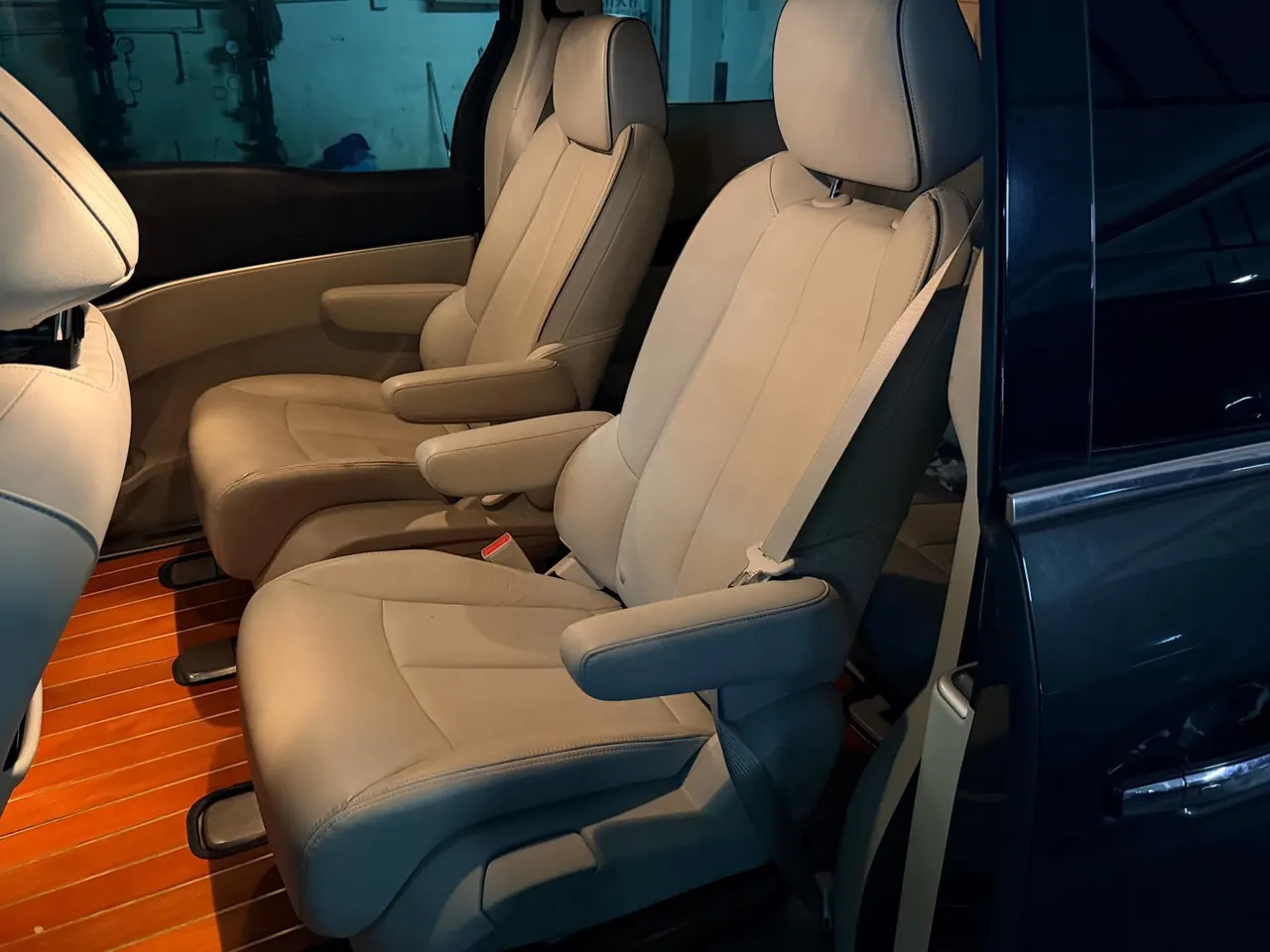 Buick 2021 GL8 Land Business Class 2.0T 652T Luxury Automatic Gear 3