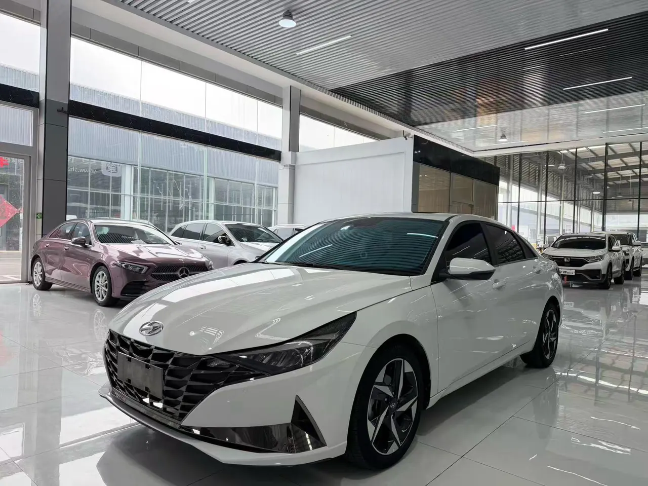 Open image lightbox: Hyundai 2023 Elantra -3-compartment 1.5 stepless LUX premium automatic gear