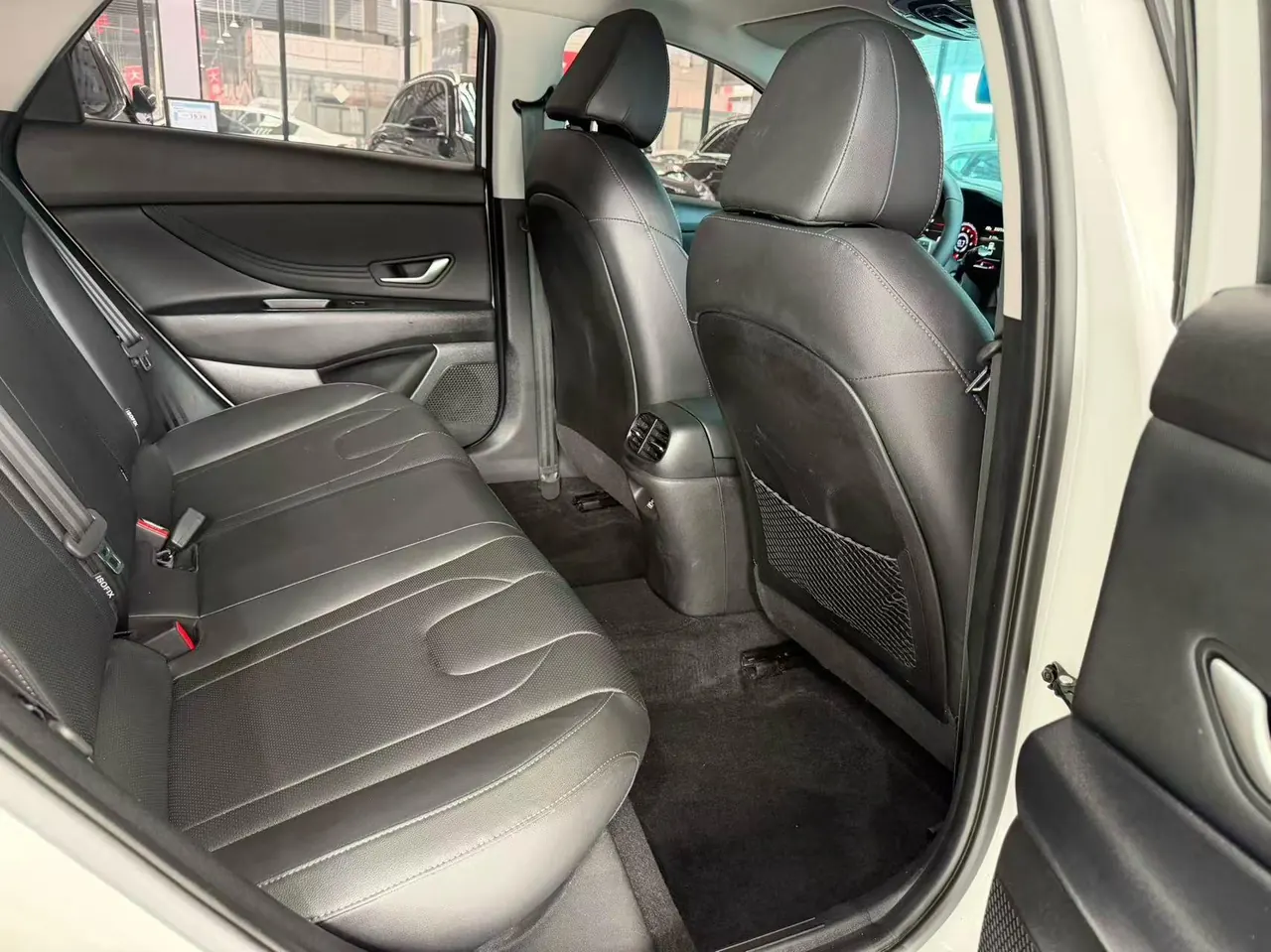 Hyundai 2023 Elantra -3-compartment 1.5 stepless LUX premium automatic gear 5