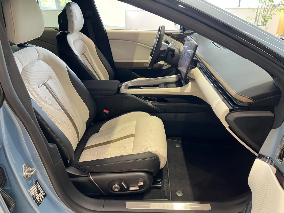 Zeekr 2025 Zeekr 007GT four-wheel drive intelligent driving version 75kWh automatic gear 4
