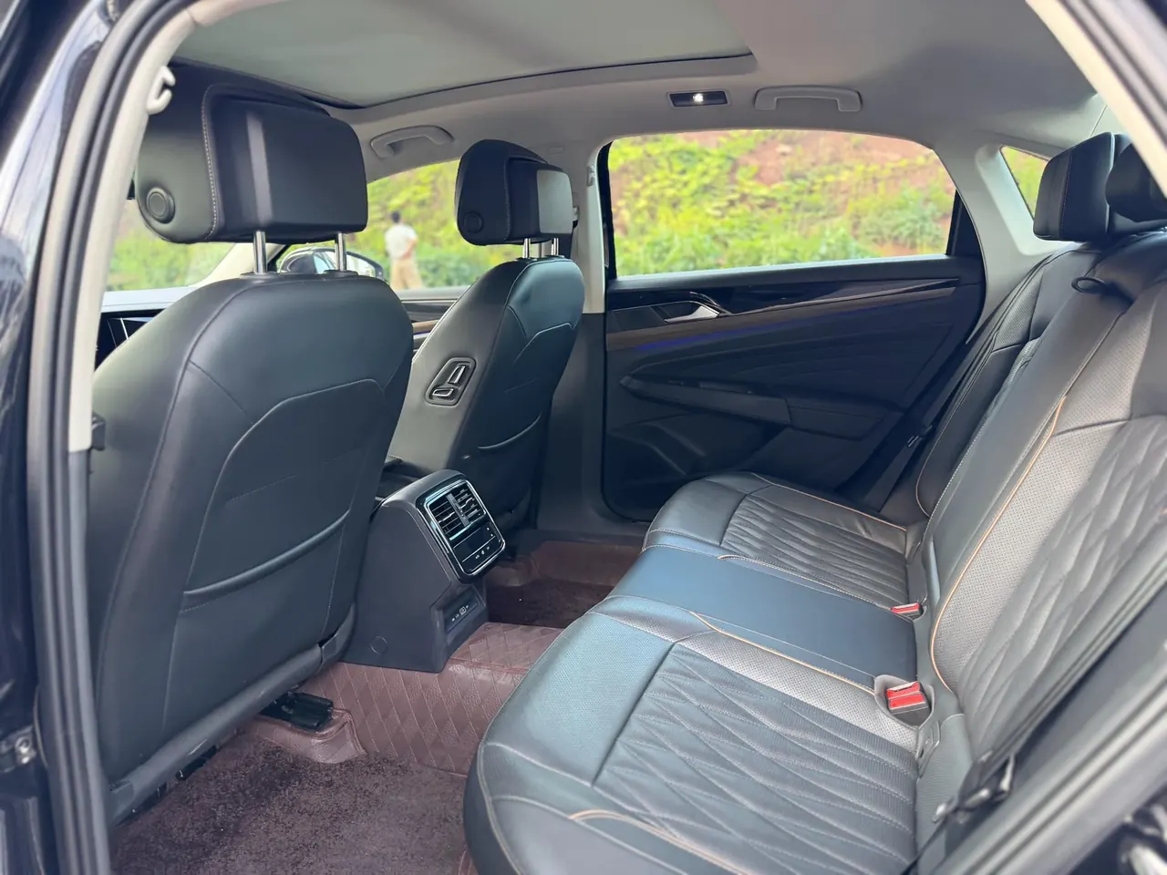 Volkswagen 2021 Passat 2.0TSI 330TSI Deluxe Edition Automatic 3