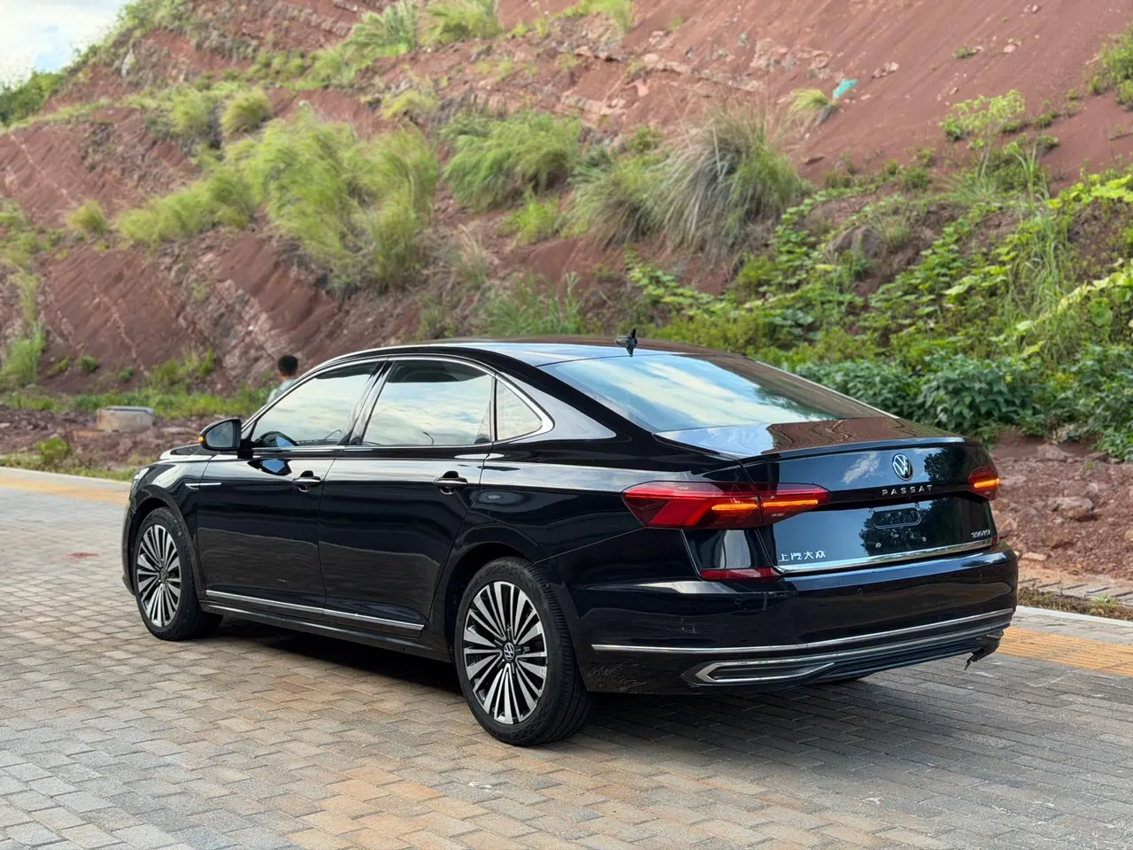 Volkswagen 2021 Passat 2.0TSI 330TSI Deluxe Edition Automatic 5