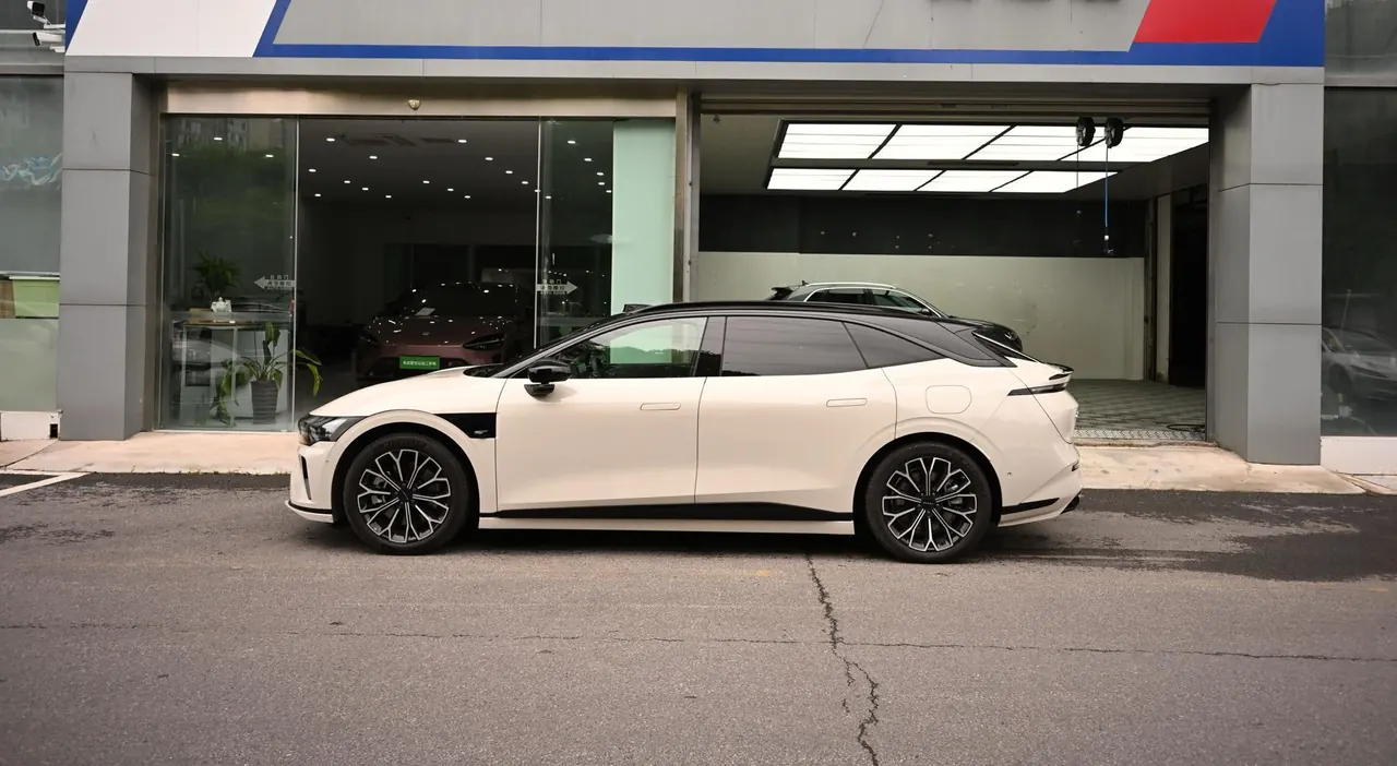Zeekr 2025 Zeekr 007GT Long Endurance Rear Drive Smart Driving Edition 100kWh Automatic Transmission 2