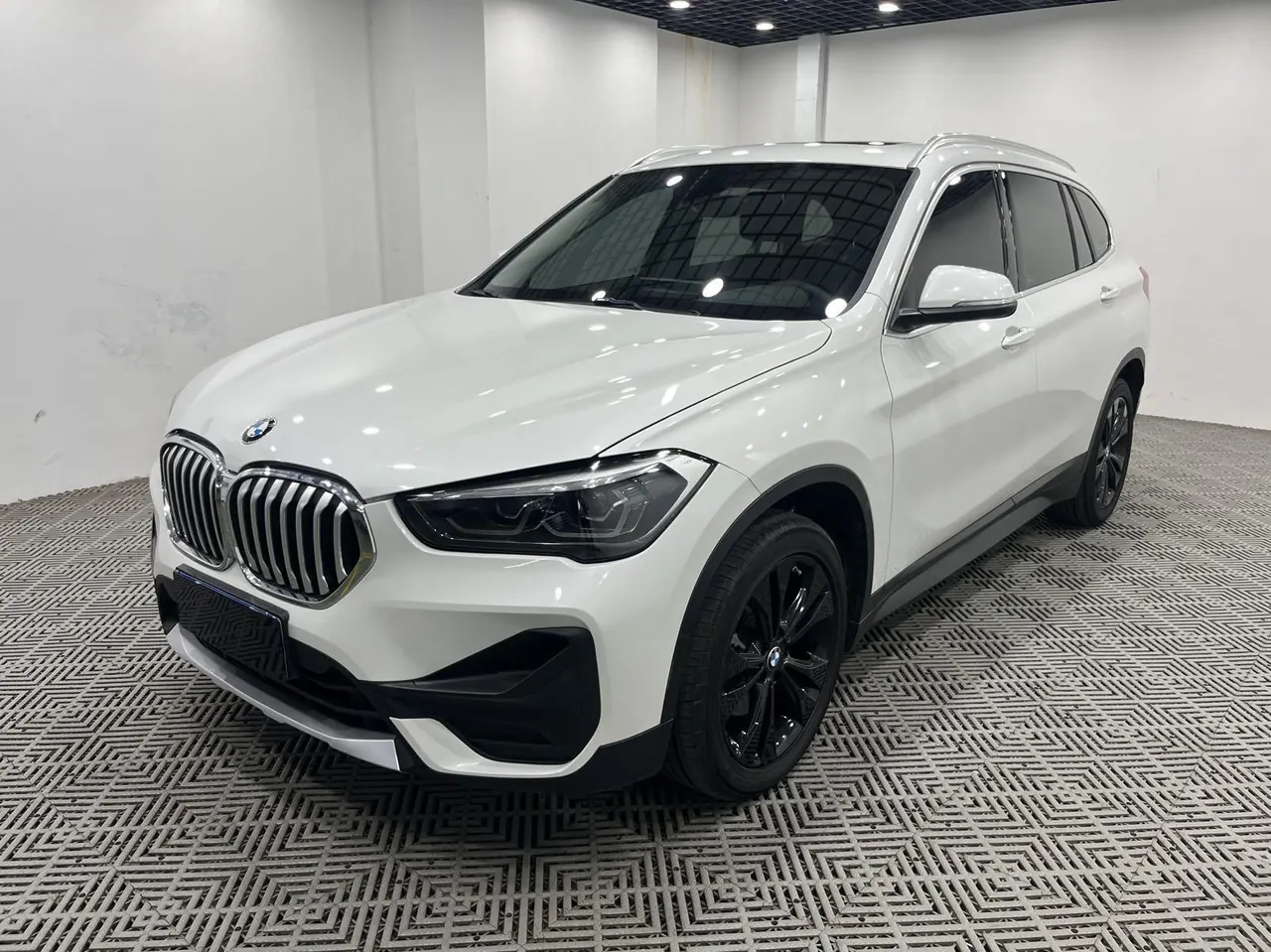 BMW 2021 X1 sDrive20Li 1.5T fashion automatic gear - View 1