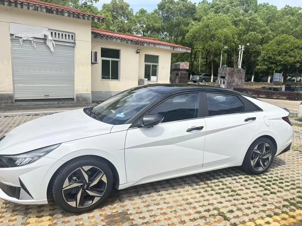 Hyundai 2022 Elantra -3-compartment 1.5 stepless LUX premium automatic gear 2