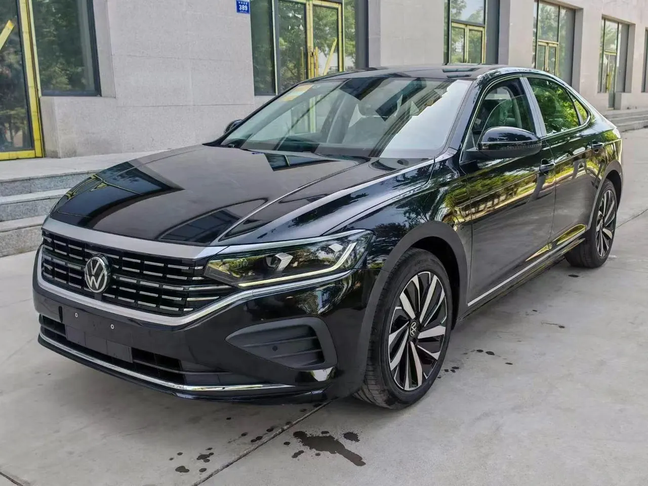 Volkswagen 2023 Passat 2.0TSI 330TSI Elite Edition Automatic - View 1