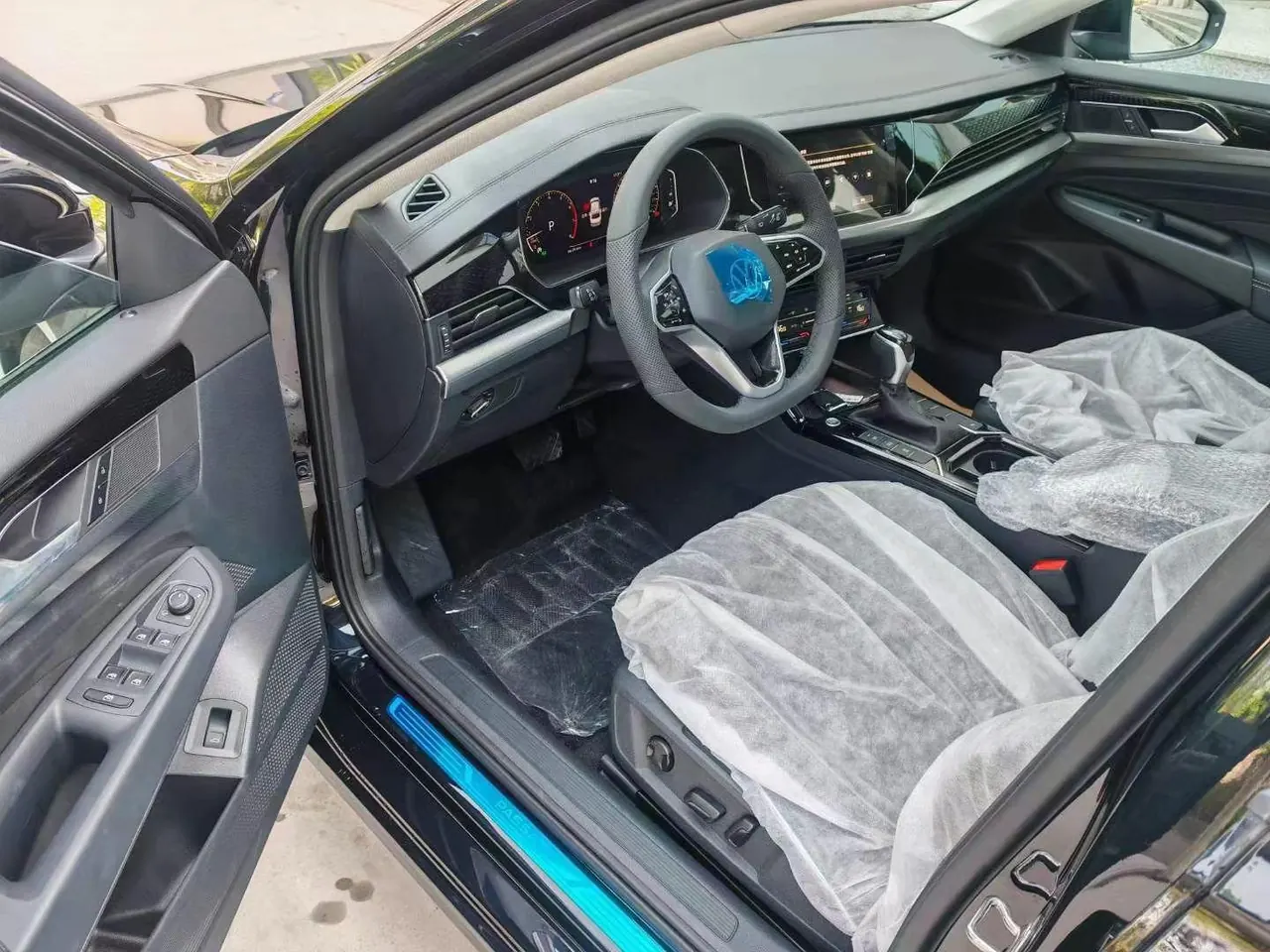 Volkswagen 2023 Passat 2.0TSI 330TSI Elite Edition Automatic 3