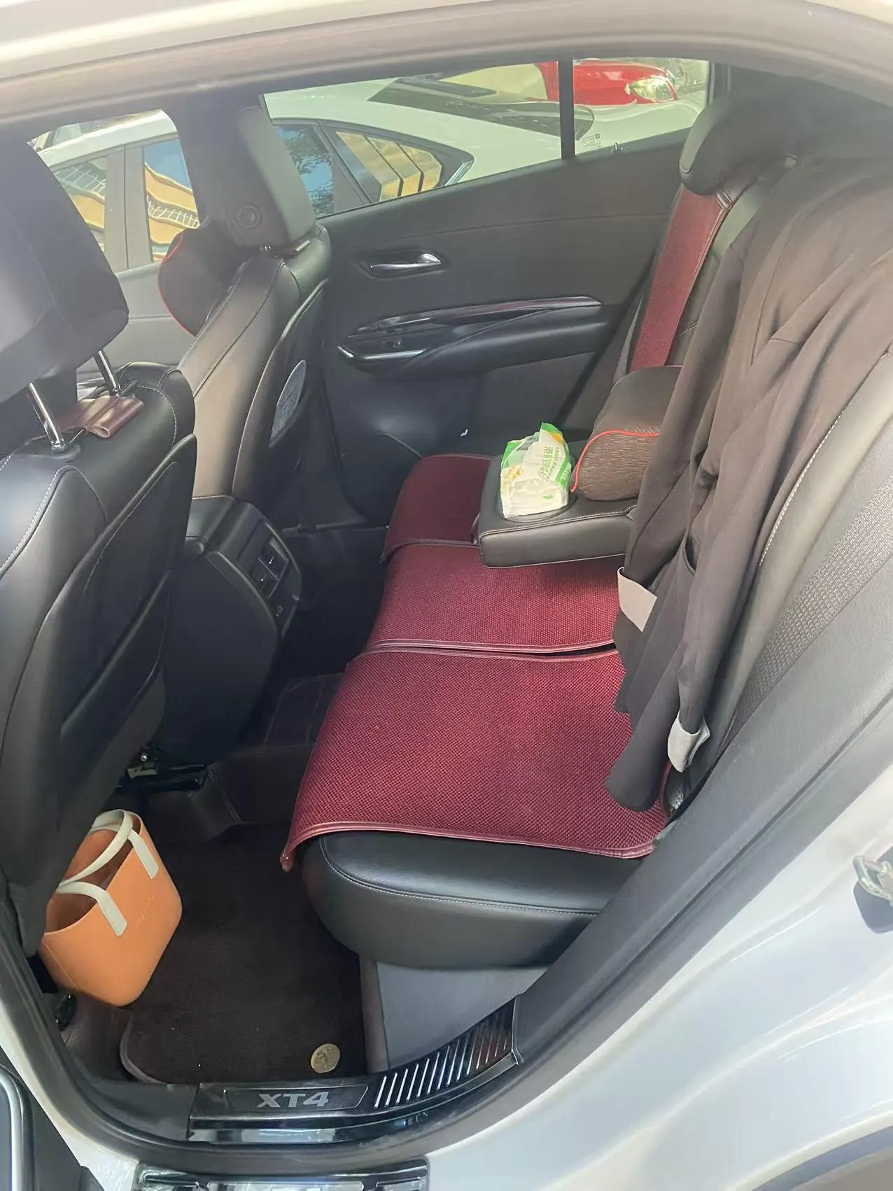 Cadillac 2021 XT4 2.0T 28T Two-Drive Leading Automatic Gear 4