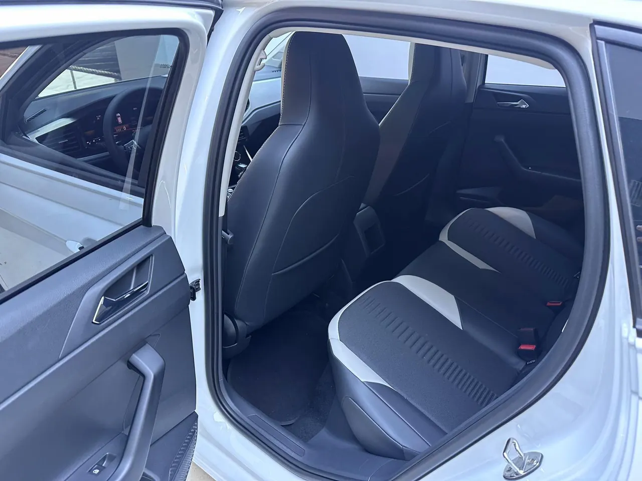Volkswagen 2023 POLO Plus 1.5 Colorful Technology Edition Automatic Gear 3
