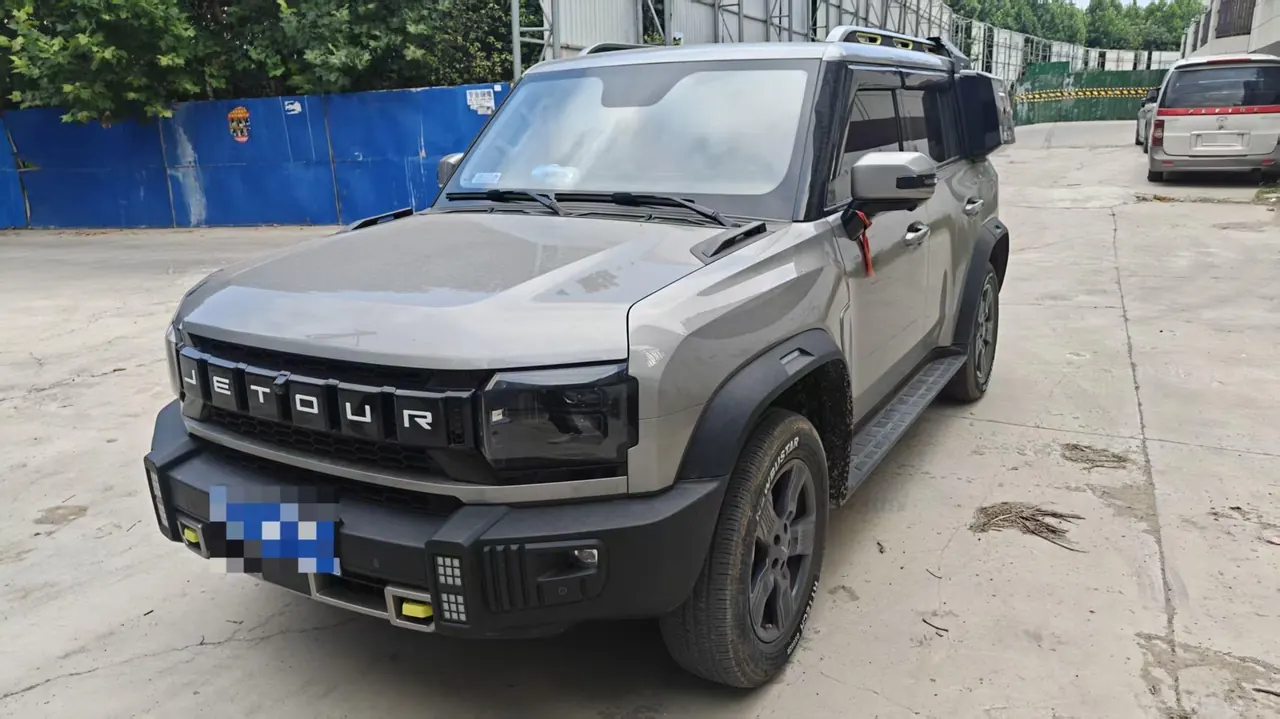Jetour 2023 Travelers 1.5T Two-Drive Discovery PRO Automatic Gear - View 1