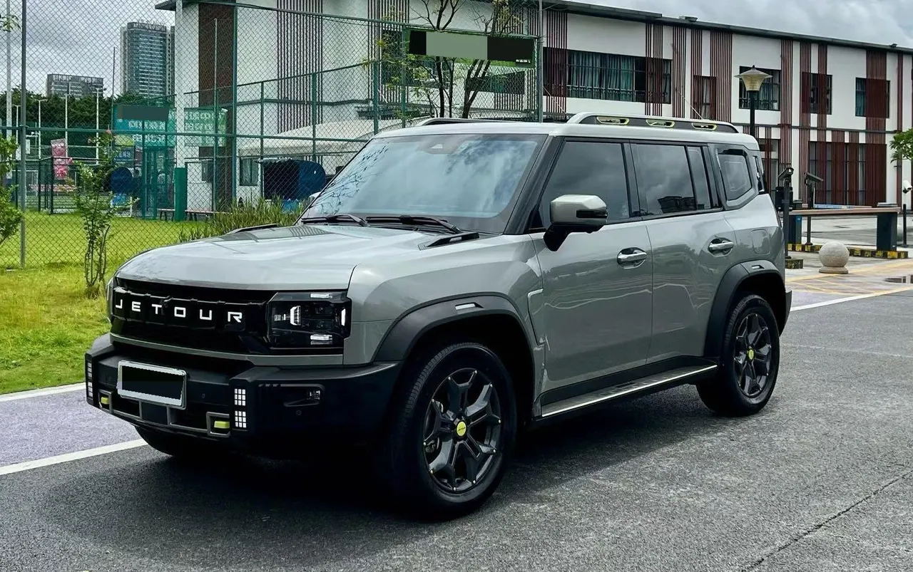 Jetour 2023 Traveler 2.0T Four-Wheel-Drive Cross-Country PRO Automatic - View 1