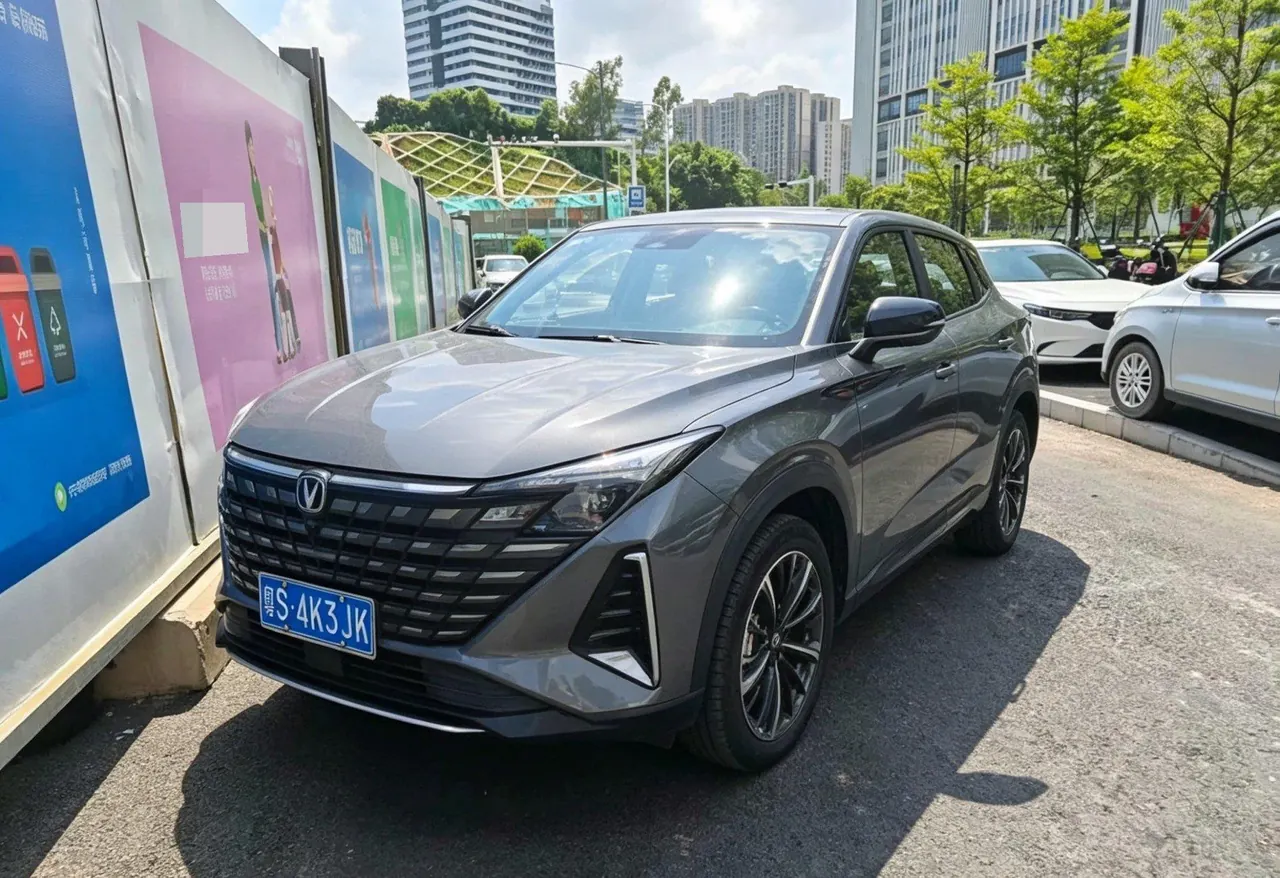 ChangAn 2025 UNI-Z 1.5T 500Bar PRO automatic gear - View 1