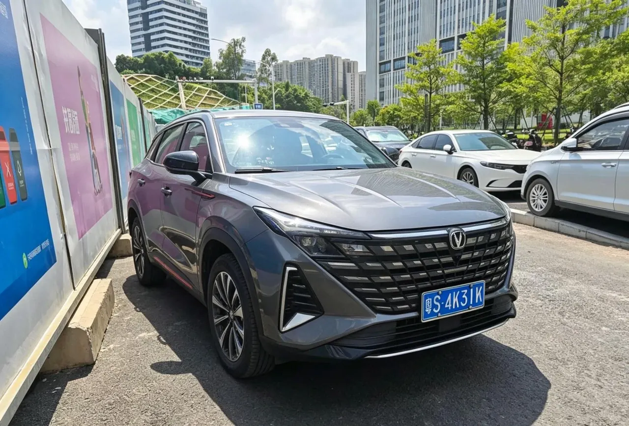 ChangAn 2025 UNI-Z 1.5T 500Bar PRO automatic gear 4