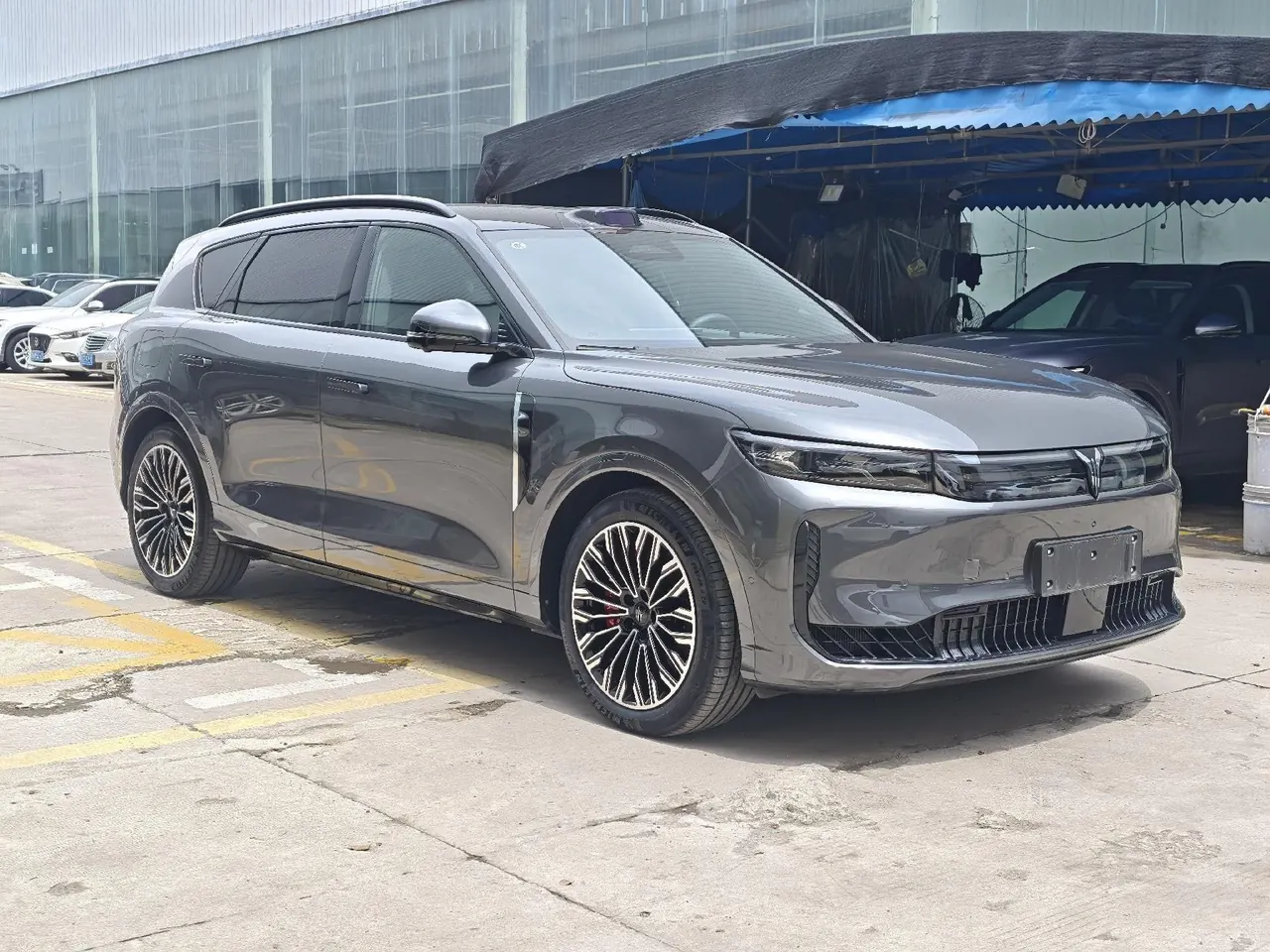 Открыть галерею: Voyah 2025 FREE four-wheel drive dry Kun version of automatic gear