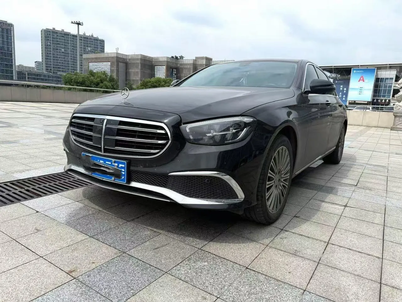 Mercedes Benz E-Class 2023 E 300 L 2.0T Fashion Automatic Gear - View 1