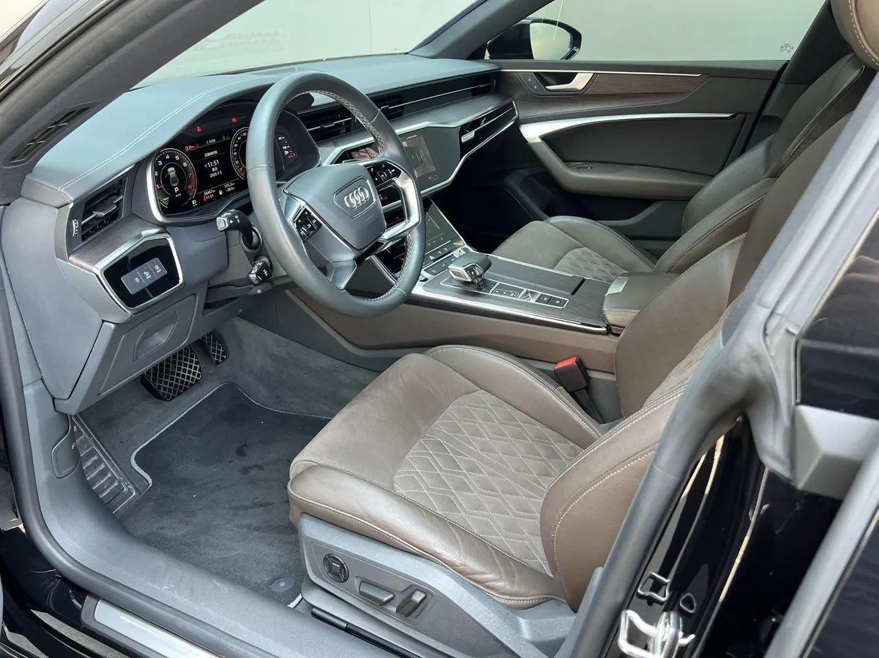 Audi 2022 A7L 2.0TFSI 45TFSI Quattro S-line see far type obsidian black set automatic gear 5