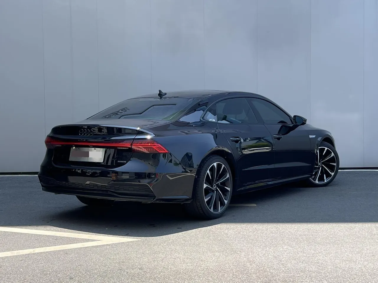 Audi 2022 A7L 2.0TFSI 45TFSI Quattro S-line see far type obsidian black set automatic gear 8