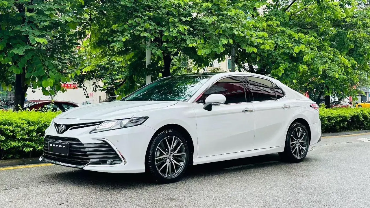 Open image lightbox: Toyota 2021 Camry 2.5G Deluxe Edition Automatic Gear