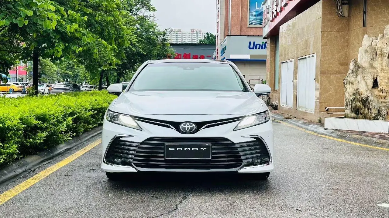 Toyota 2021 Camry 2.5G Deluxe Edition Automatic Gear 2