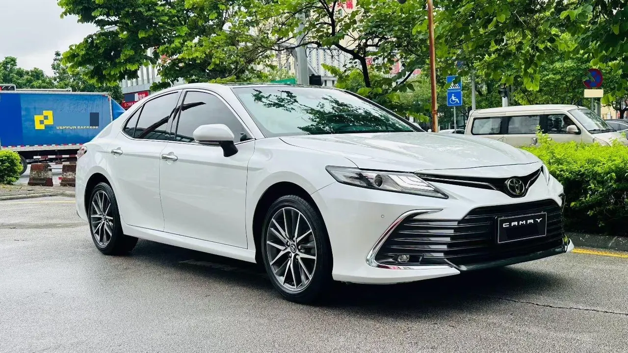 Toyota 2021 Camry 2.5G Deluxe Edition Automatic Gear 3