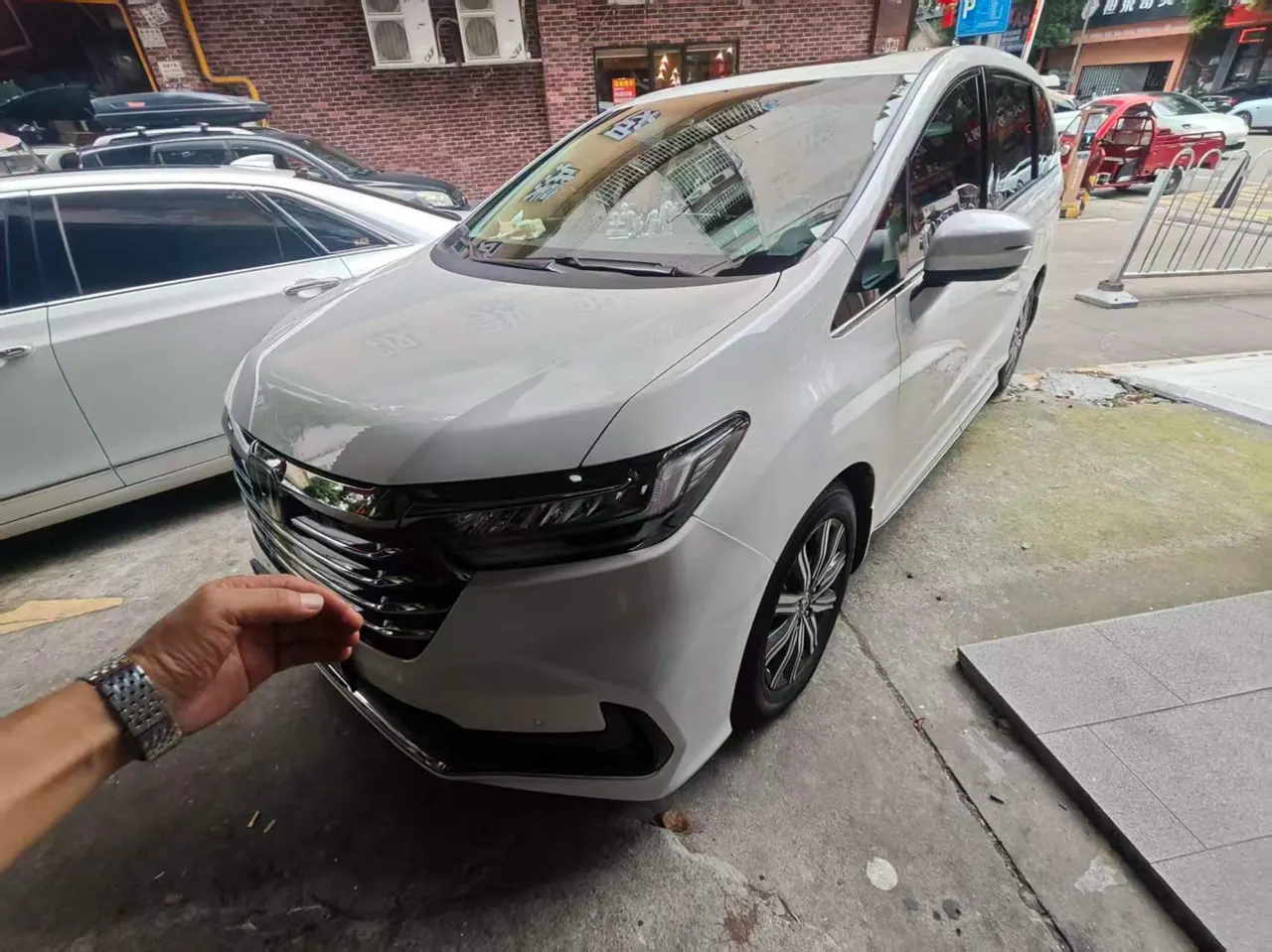Honda 2022 Odyssey Hybrid 2.0 Stepless Sharp and Glory Edition Automatic Gear - View 1