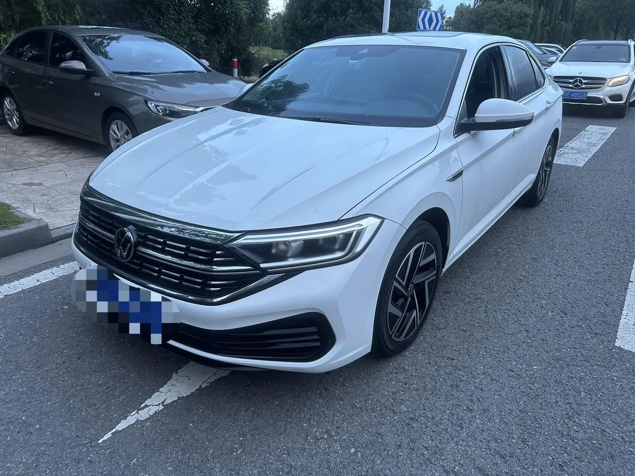 Volkswagen 2023 Sagitar 1.5TSI 300TSI Exceed Edition Automatic - View 1
