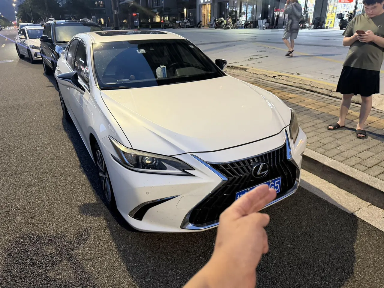 Lexus ES (Imported) 2023 ES200 2.0 Stepless Premium Edition Automatic Gear 2