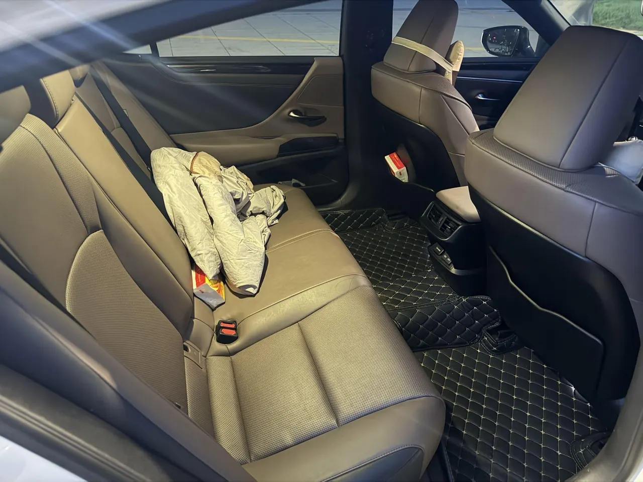 Lexus ES (Imported) 2023 ES200 2.0 Stepless Premium Edition Automatic Gear 6
