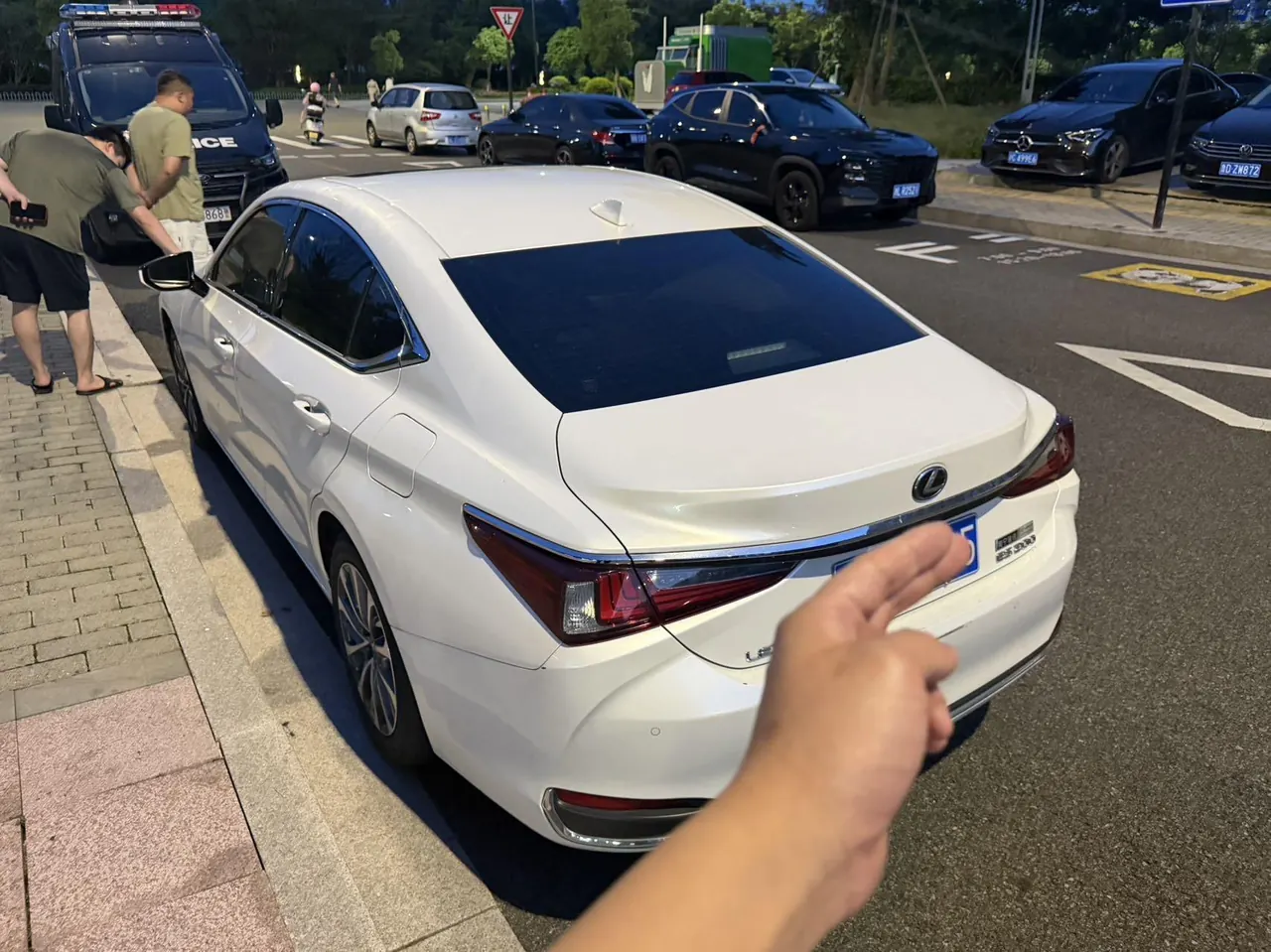 Lexus ES (Imported) 2023 ES200 2.0 Stepless Premium Edition Automatic Gear 8