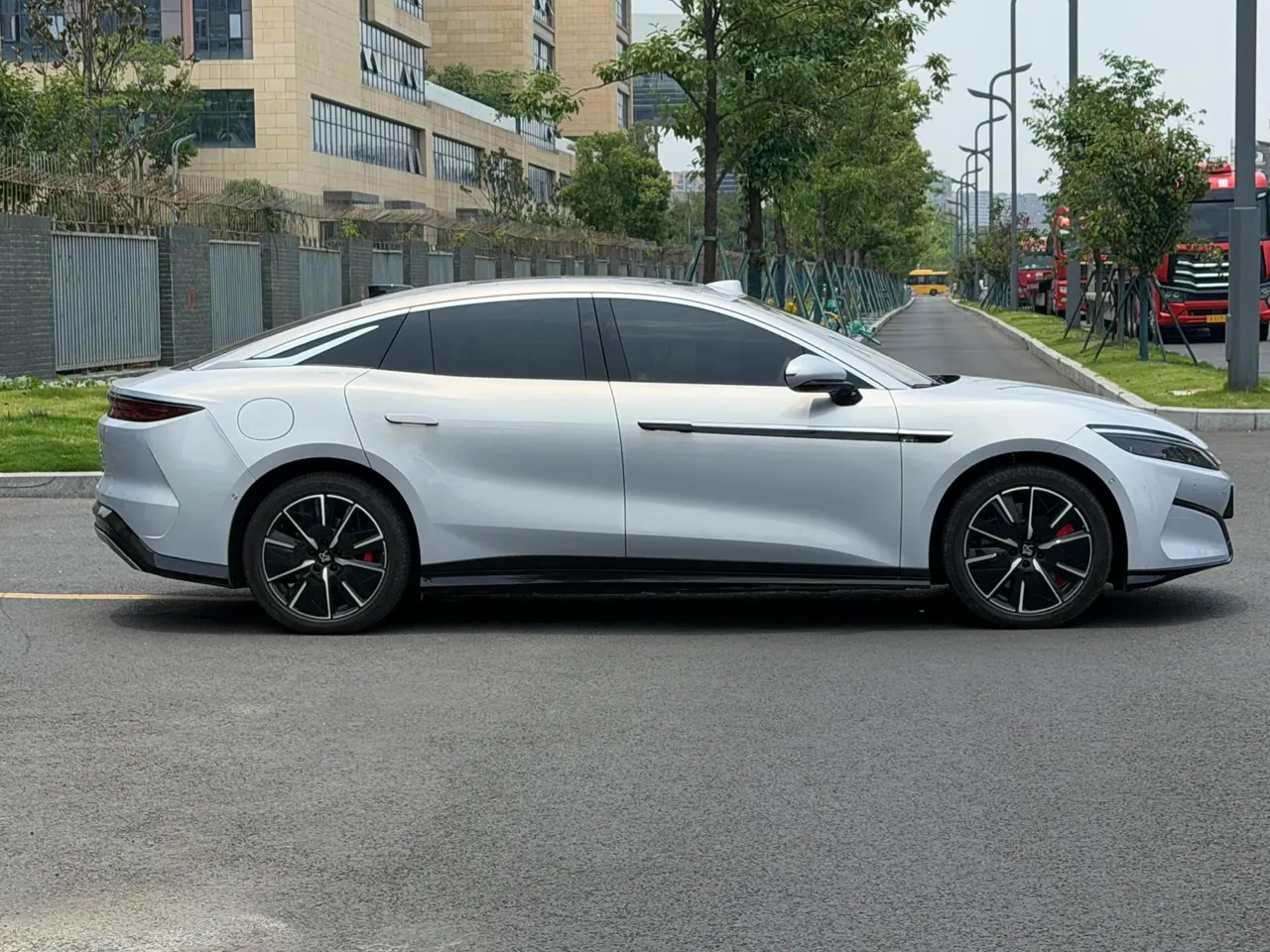 BYD 2025 Han L EV 701KM Laser Radar Flagship Automatic Gear 4