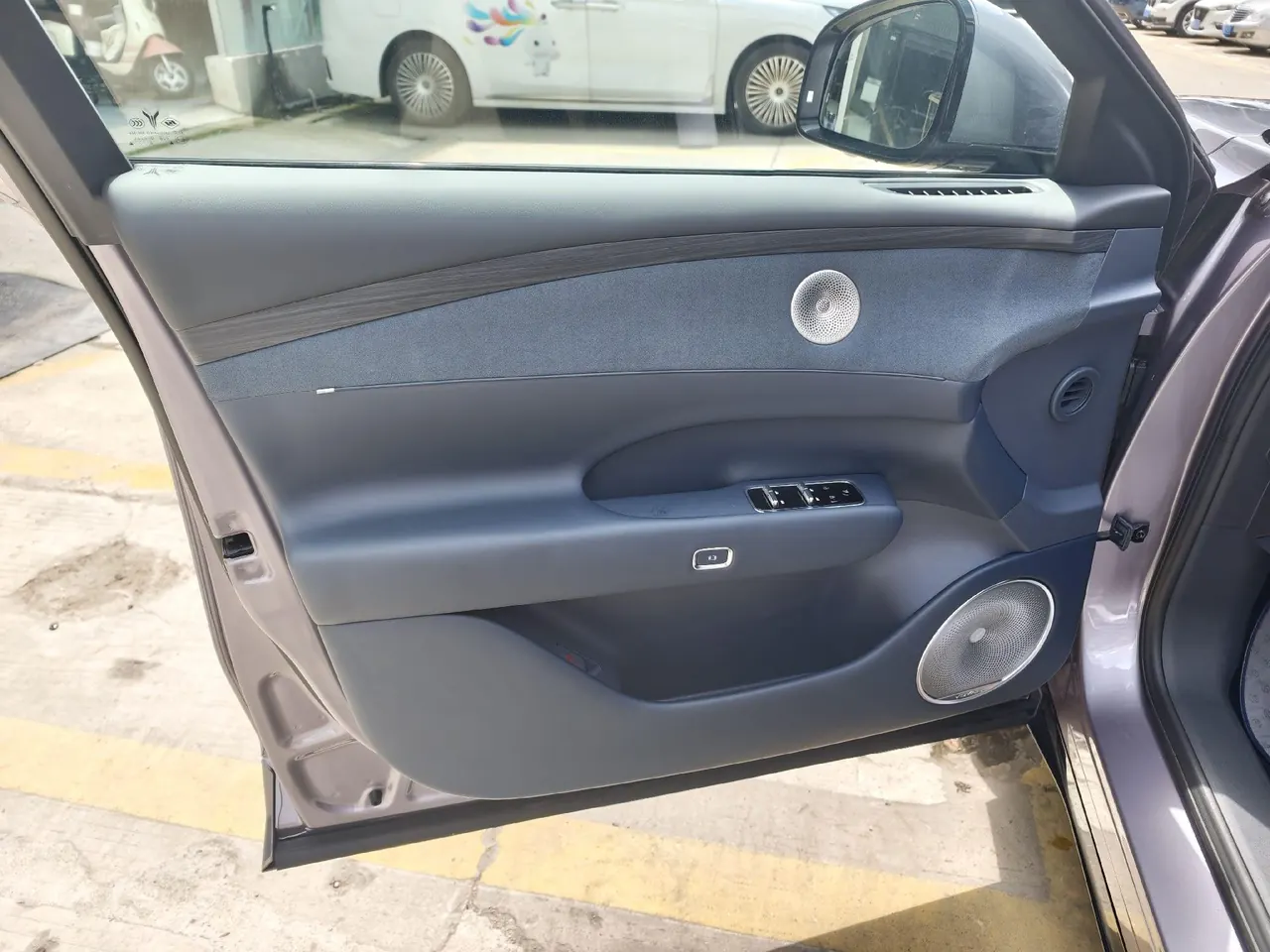 Voyah 2025 FREE four-wheel drive dry Kun version of automatic gear 8