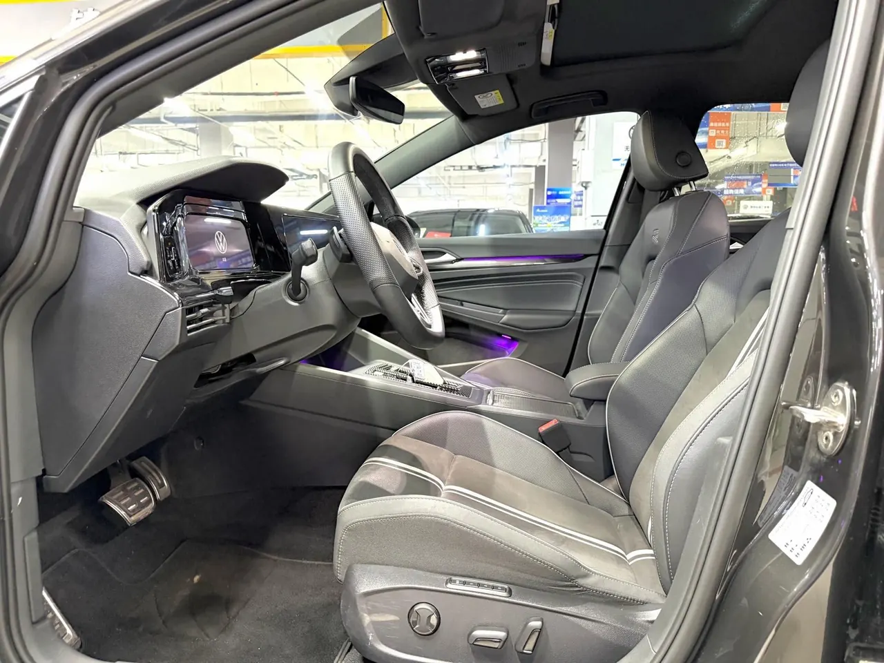 Volkswagen 2021 Golf 8 R-Line 1.4TSI 280TSI Automatic 5