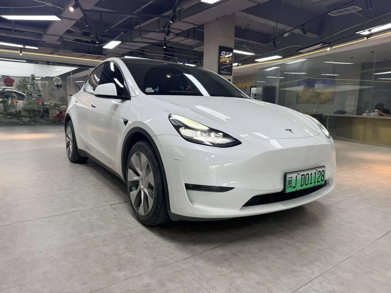 Tesla 2021 Model Y Standard Endurance Rear Drive Automatic Gear 3