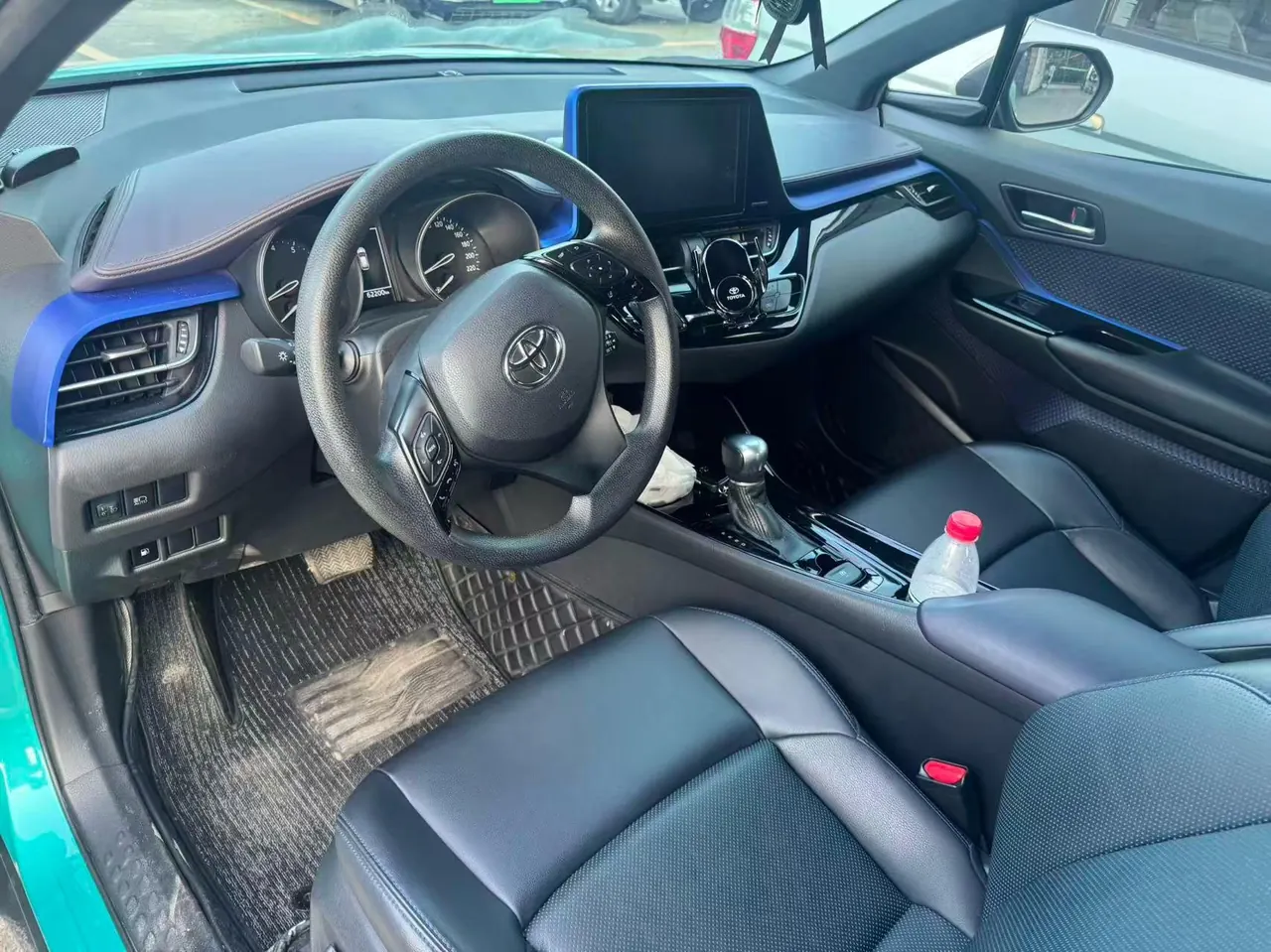 Toyota 2020 C- HR 2.0 stepless leading version of automatic gear 2