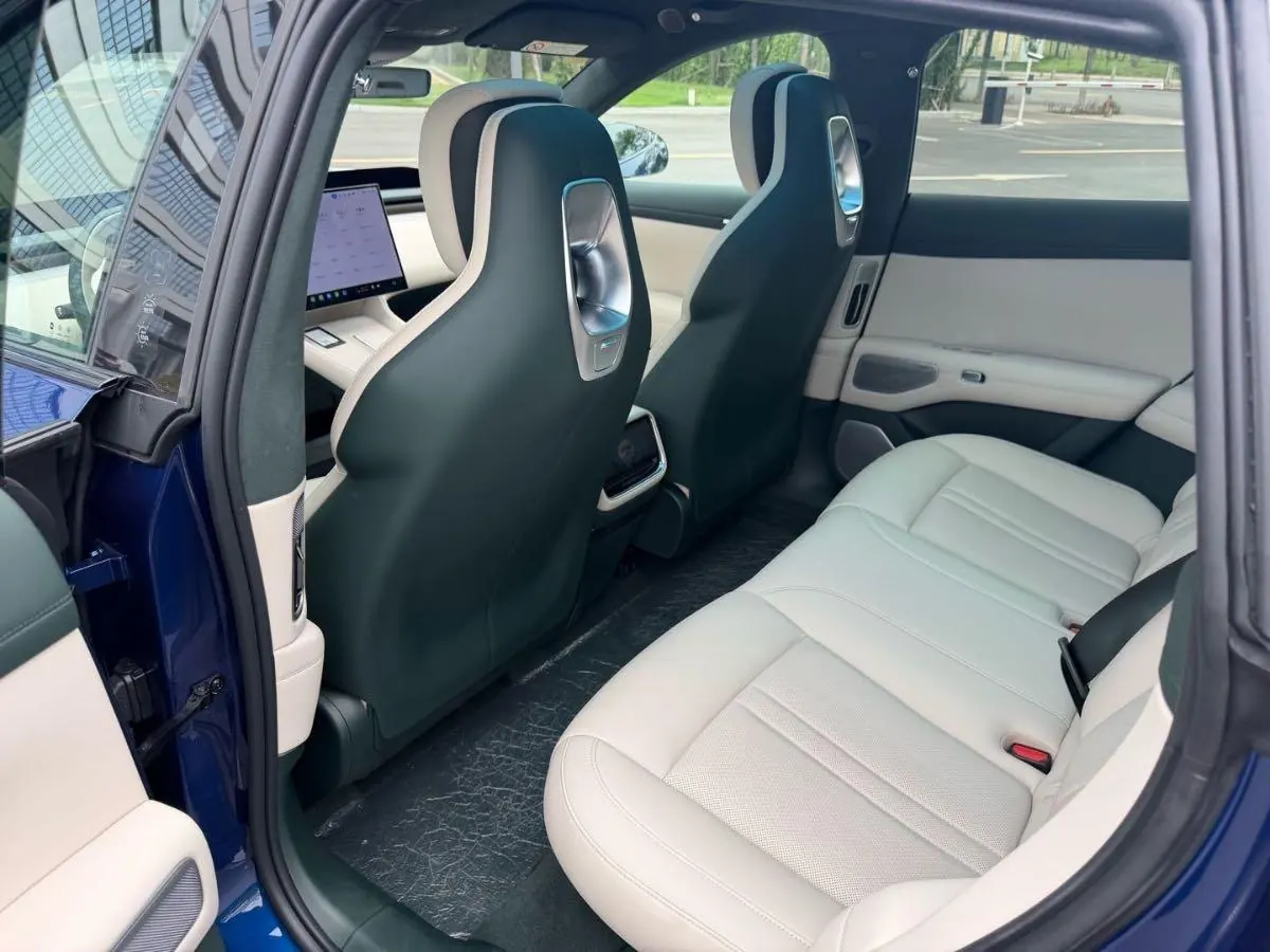 MI 2025 YU7 Long Endurance High Performance Four-wheel Drive Max Edition Automatic Gear 12