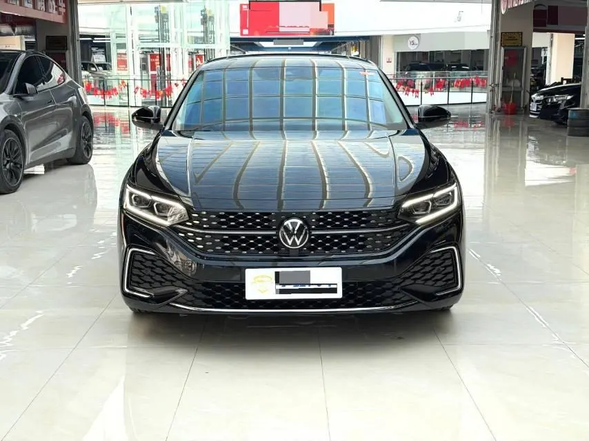 Volkswagen 2022 Passat 2.0TSI 330TSI Star Deluxe Edition Automatic Transmission 2